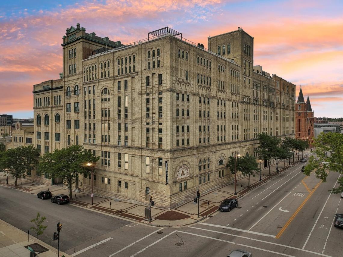 270 E Highland Ave #426, Milwaukee, WI 53202