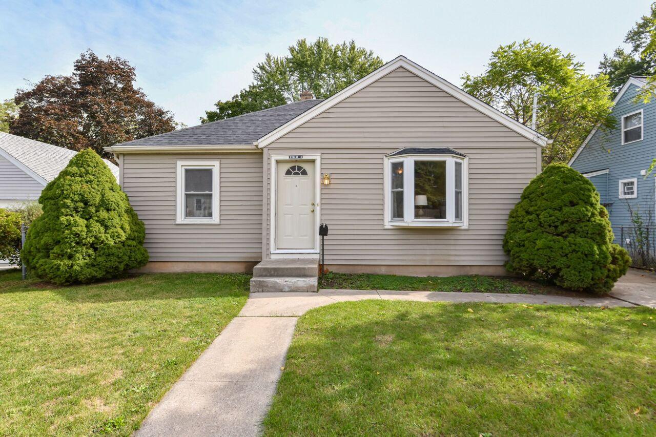 W168N9118 Falls Ave, Menomonee Falls, WI 53051