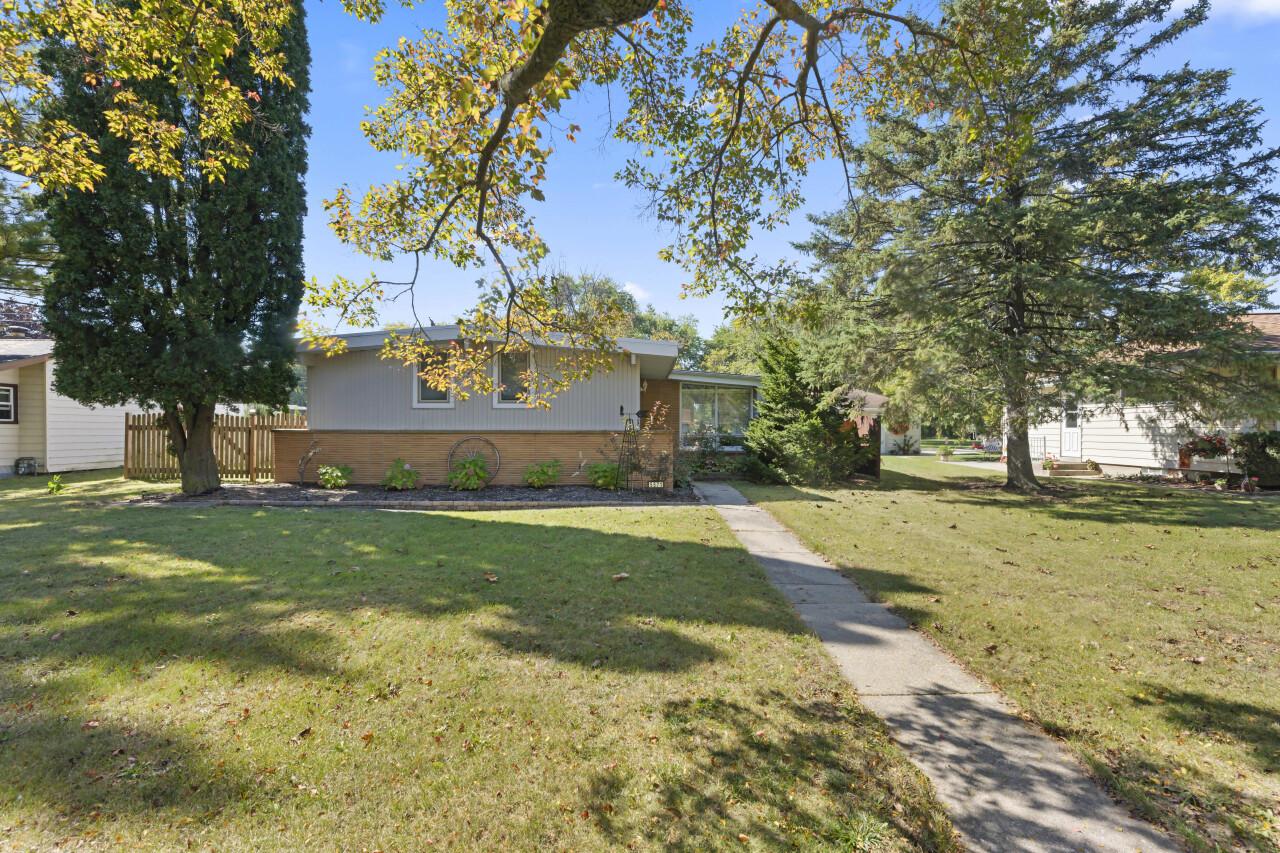 5571 S Honey Creek, Milwaukee, WI 53221