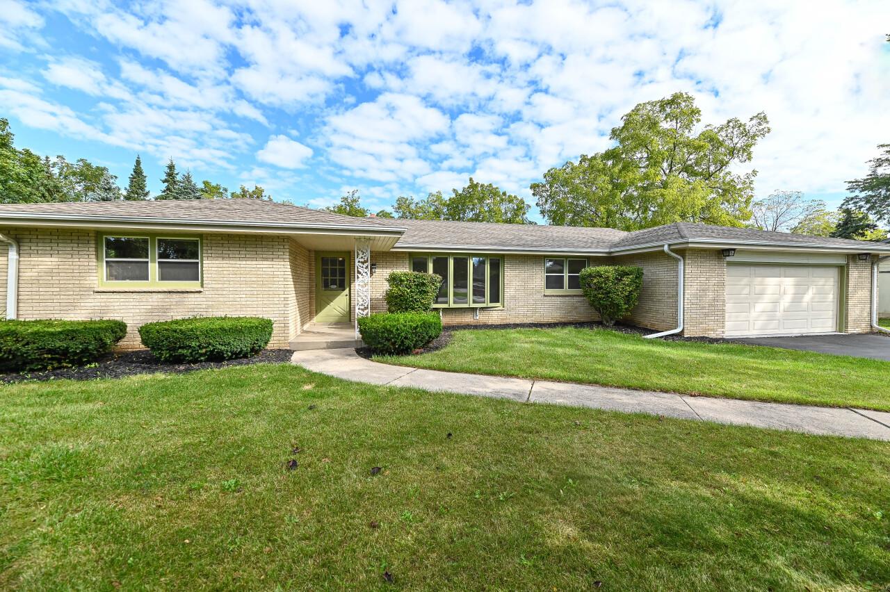 5630 Sandy Ln, Mount Pleasant, WI 53406
