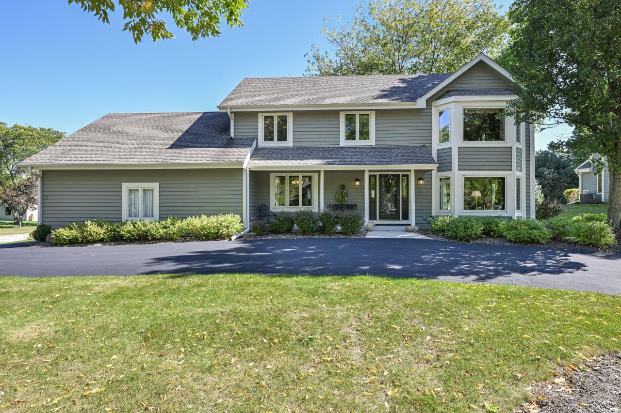 W277N2772 Chicory Ln, Pewaukee, WI 53072