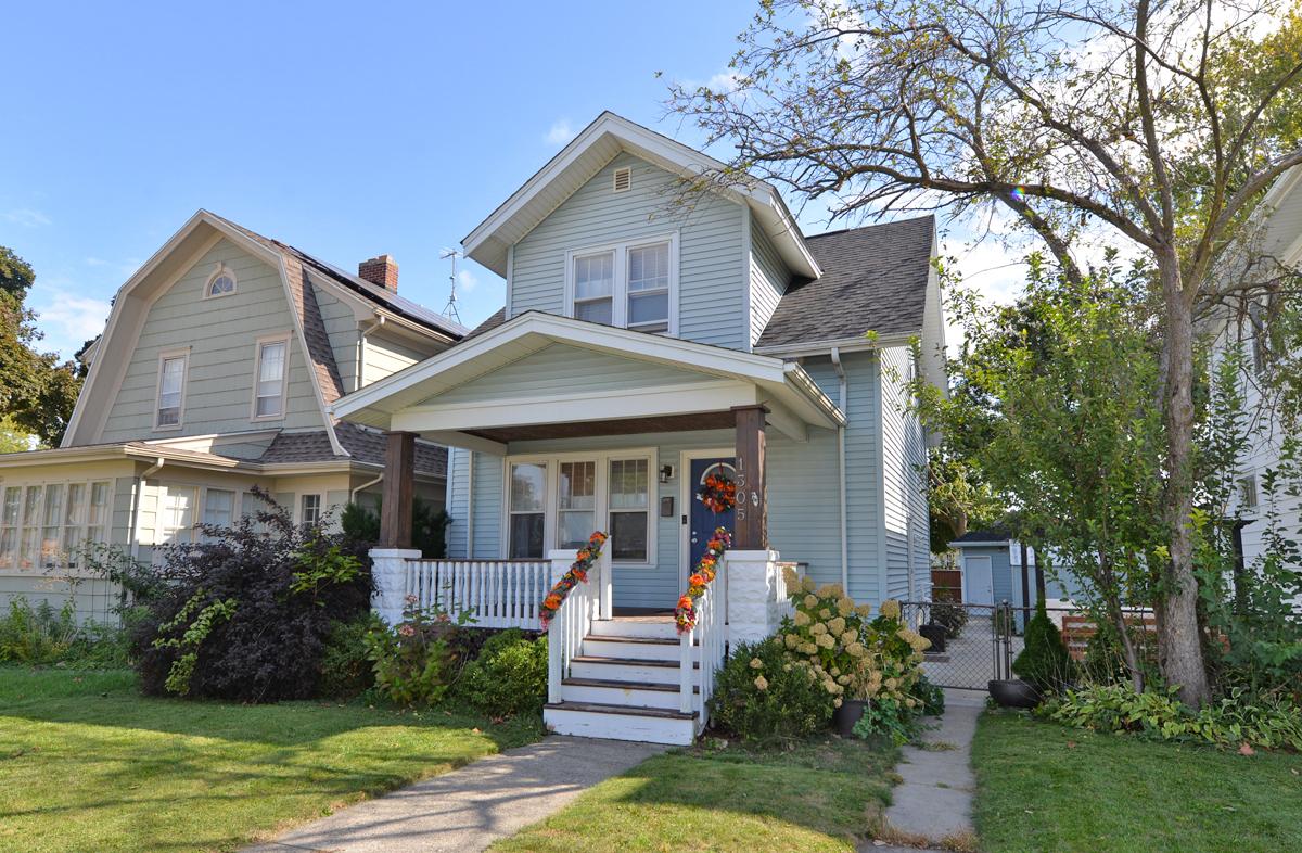 1305 West Lawn Ave, Racine, WI 53405