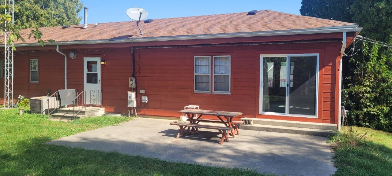 N2439 Dumas Dr, Bloomfield, WI 53105