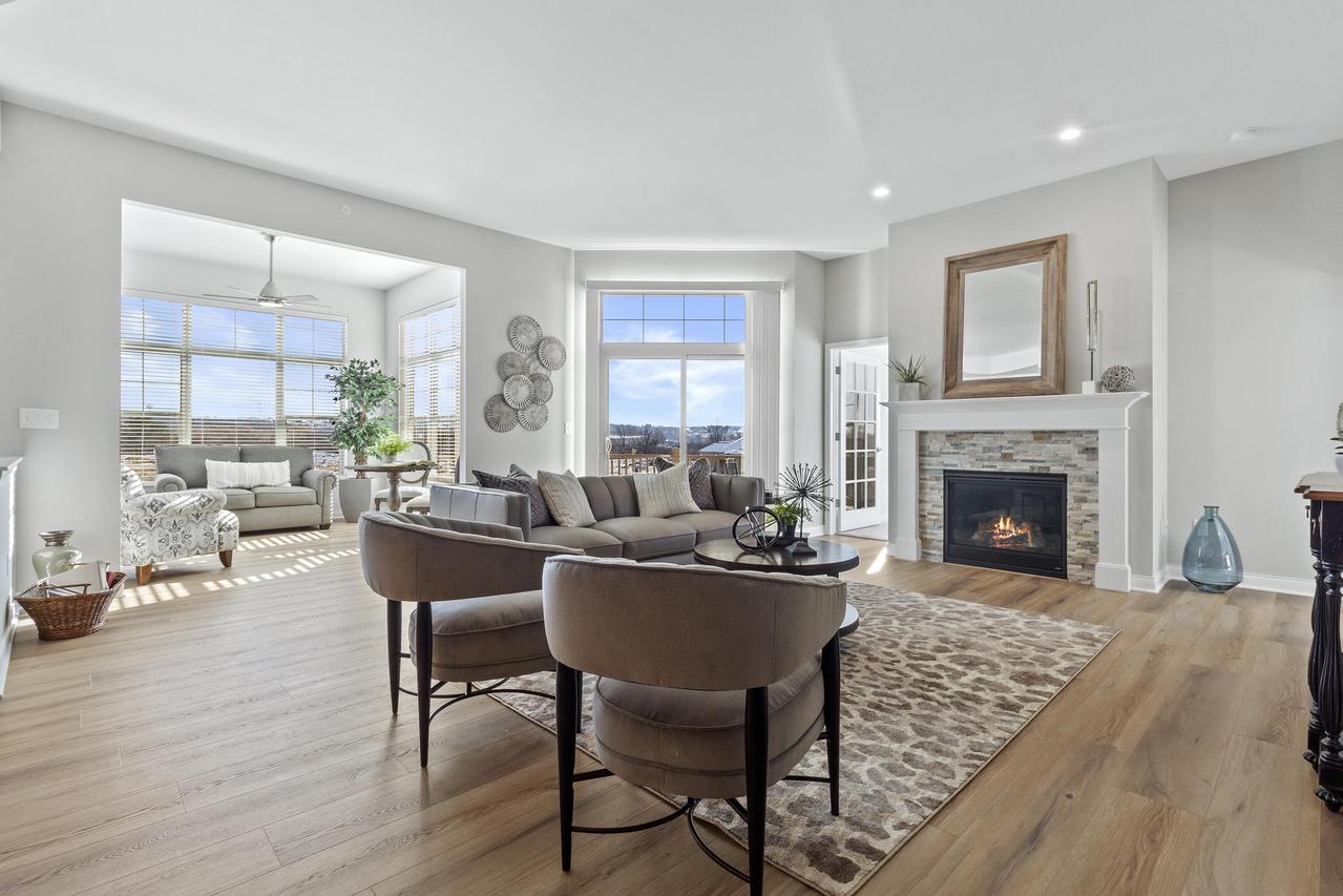 419 Standing Stone Dr #17-41, Waukesha, WI 53189