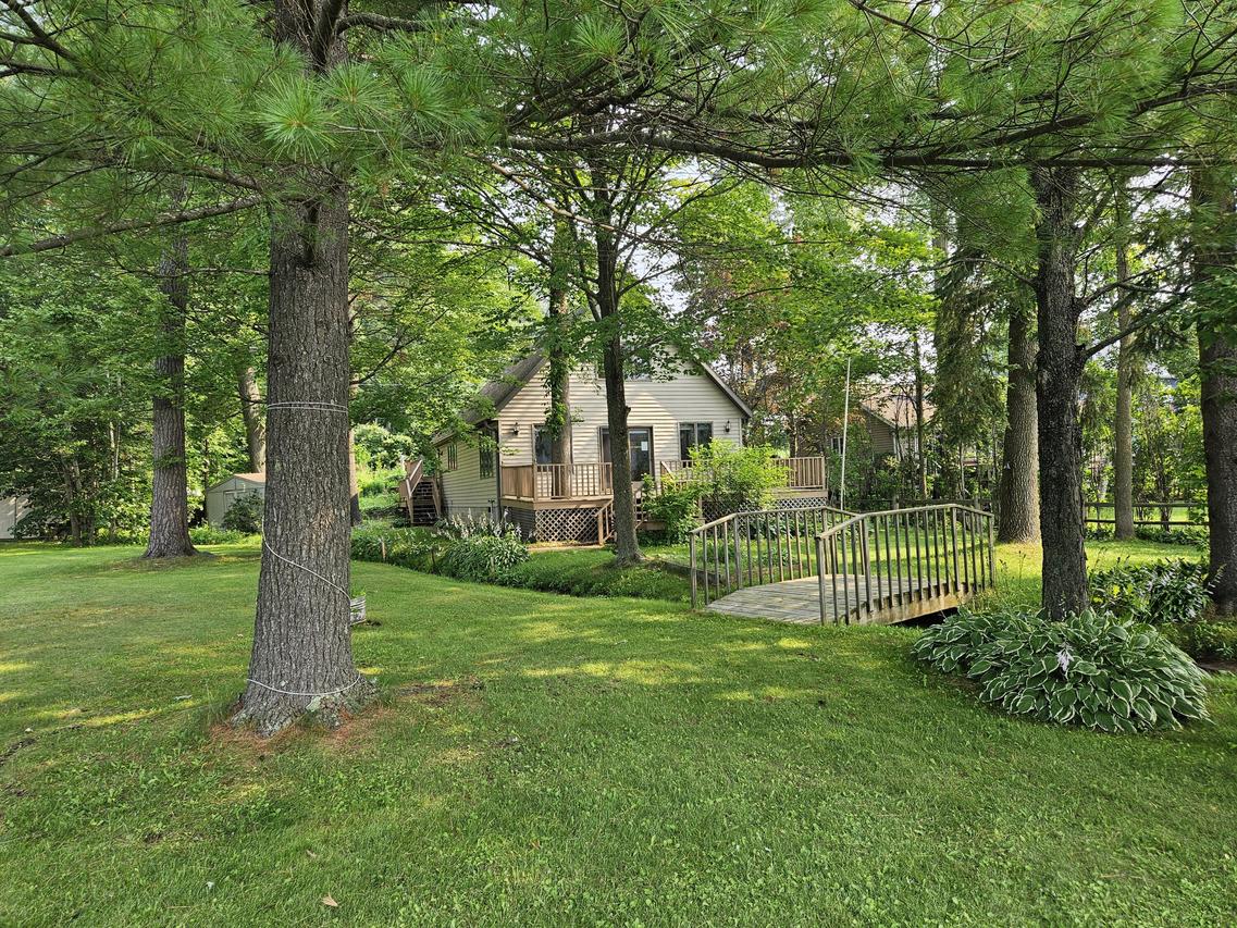 W8547 Cloverleaf Lake, Belle Plaine, WI 54929