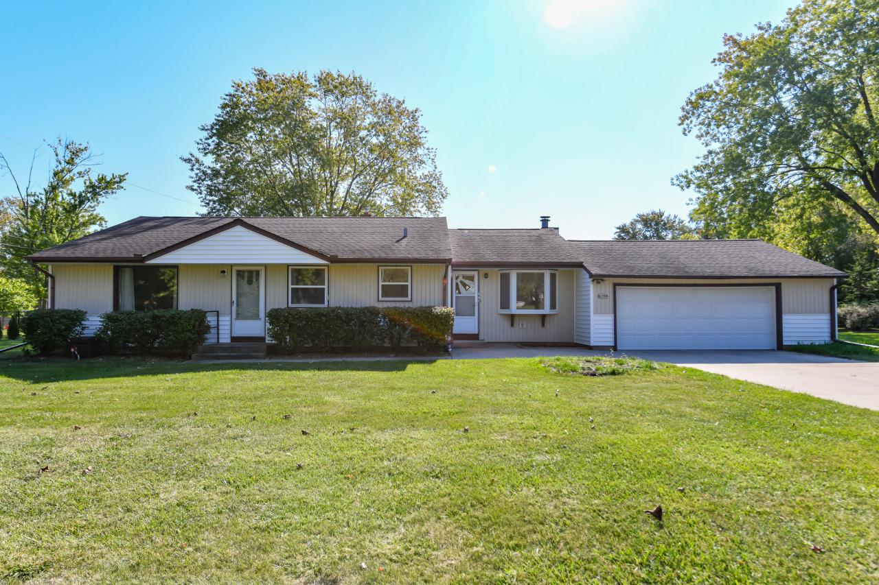 W141N6598 Florence Ave, Menomonee Falls, WI 53051