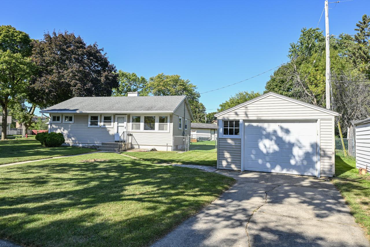 5487 N 75th St, Milwaukee, WI 53218