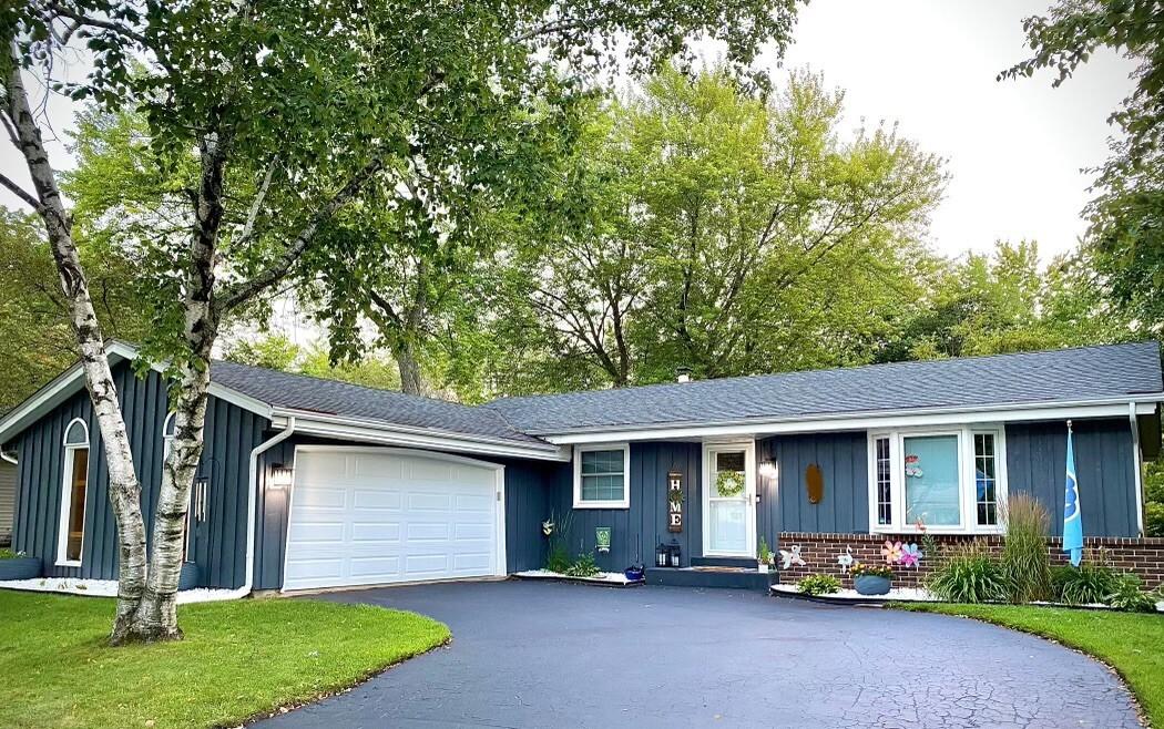 1728 Cottonwood Dr, Waukesha, WI 53189