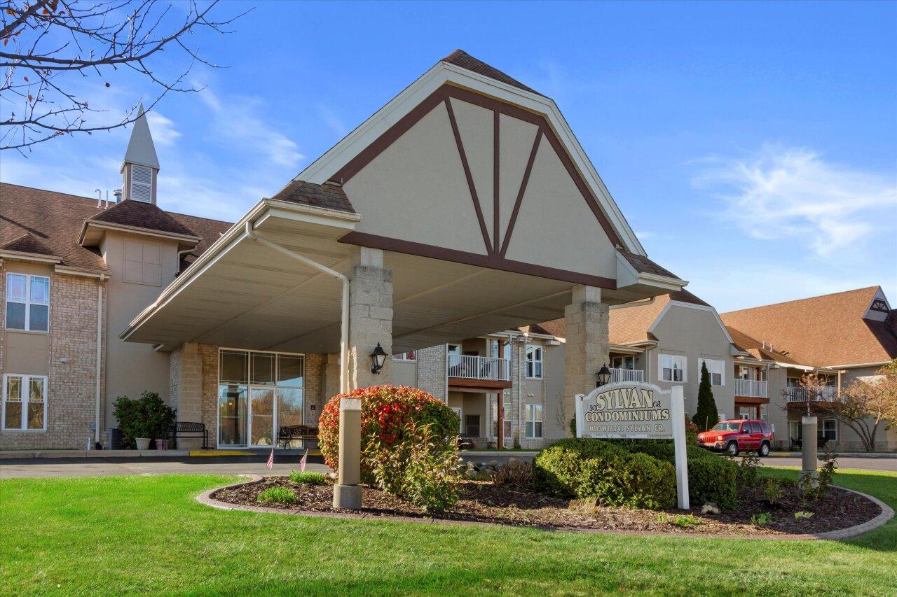 N113W16241 Sylvan Cir #118, Germantown, WI 53022