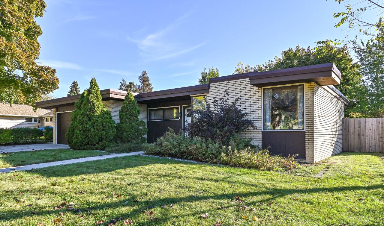 1129 Indiana St, Racine, WI 53405