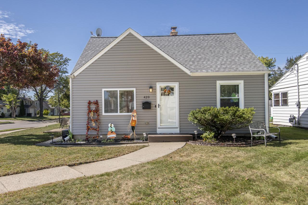 420 Scott Ave, Waukesha, WI 53186