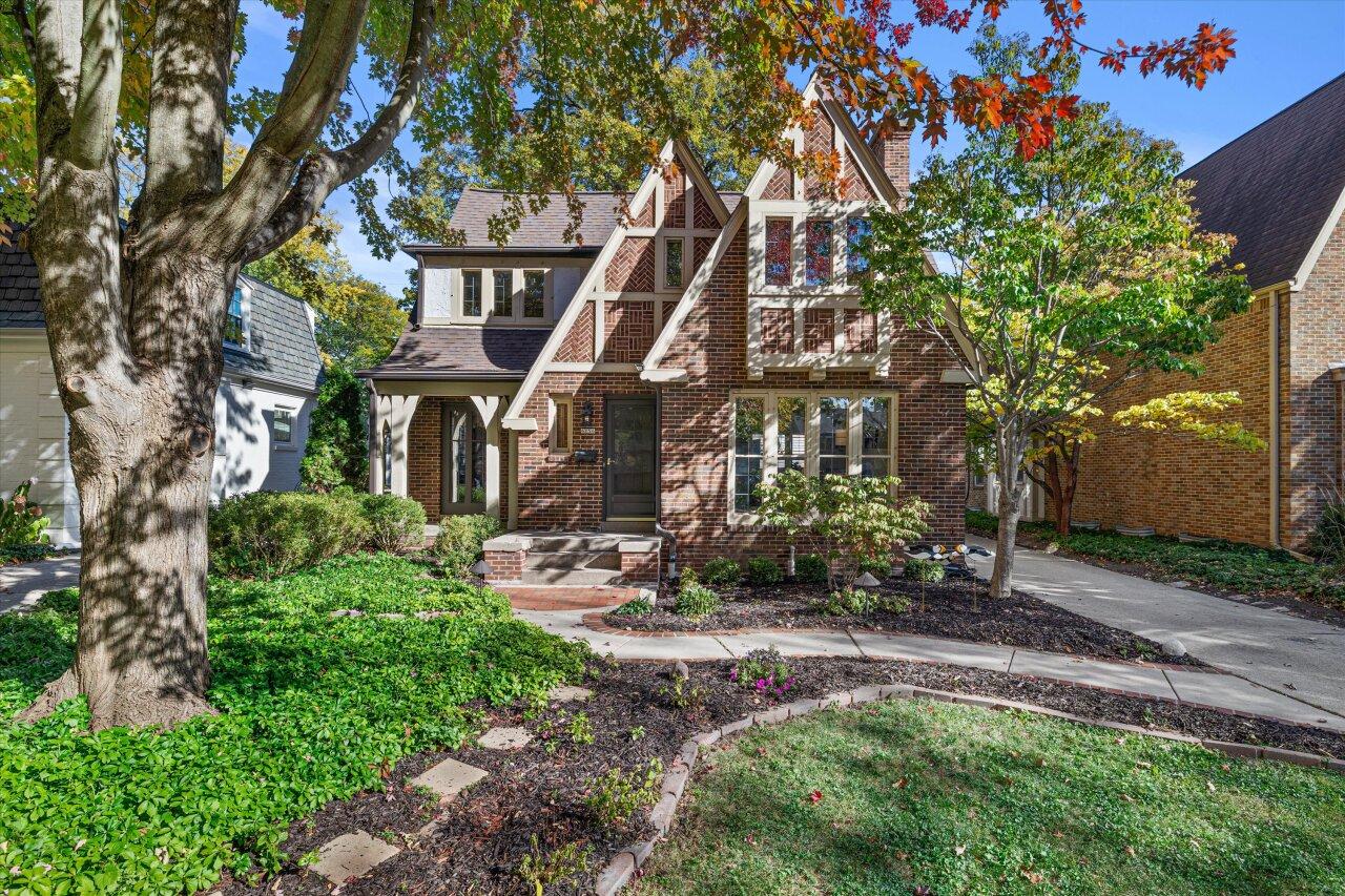 6156 N Bay Ridge, Whitefish Bay, WI 53217