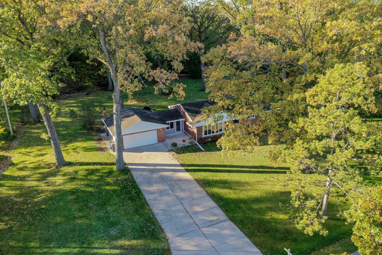 S103W15369 Heinrich Dr, Muskego, WI 53150