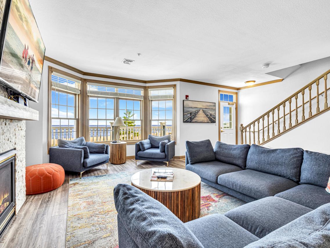 819 Beachfront Dr, Sheboygan, WI 53081