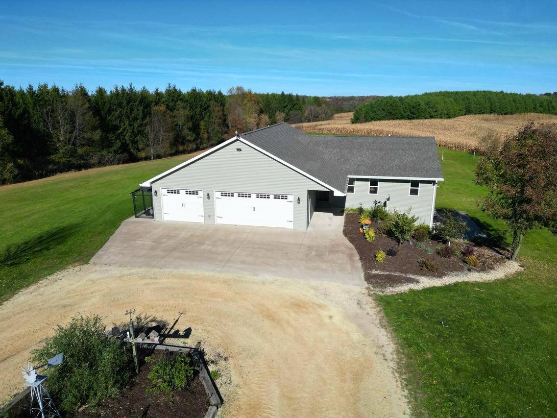 E10446 Mc Carty Rd., Kickapoo, WI 54652