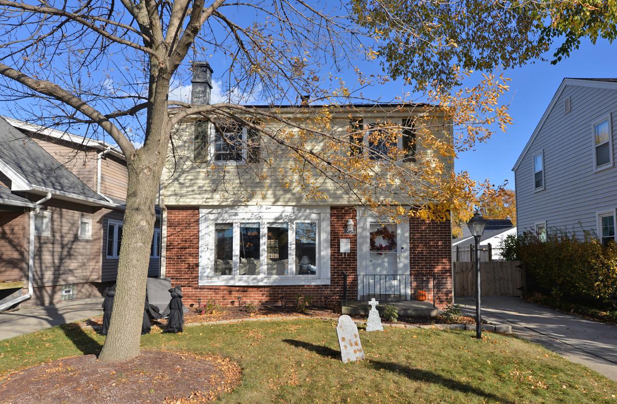 5664 N Lydell Ave, Whitefish Bay, WI 53217