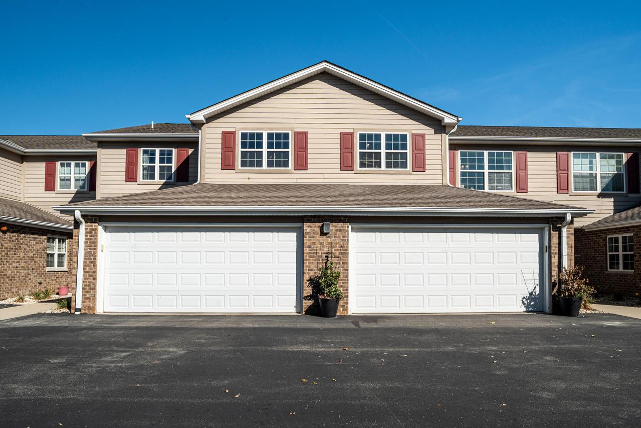 825 Stonefield Dr #106, Mount Pleasant, WI 53406