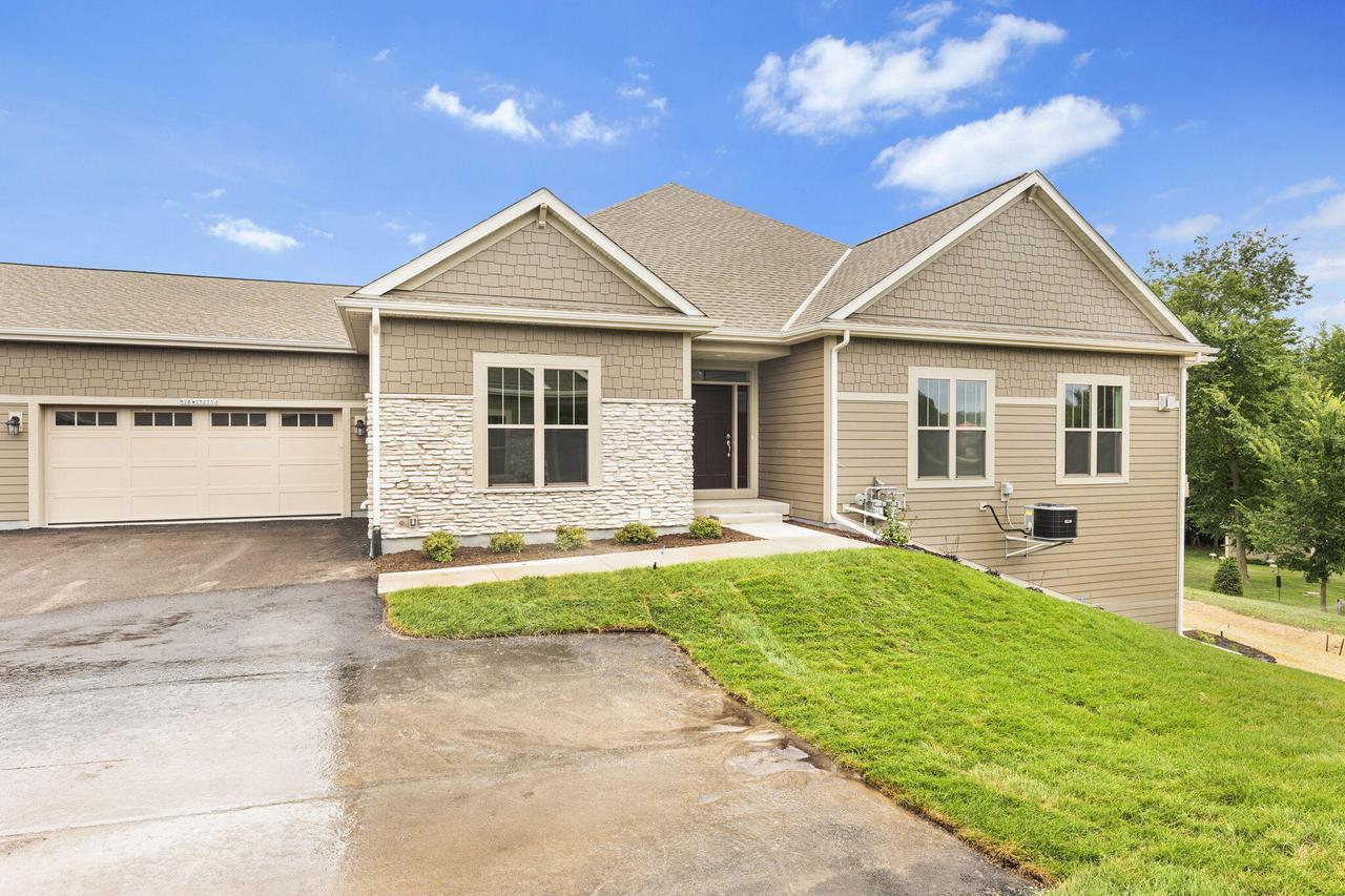 N28W25273 Parkway Ridge, Pewaukee, WI 53072