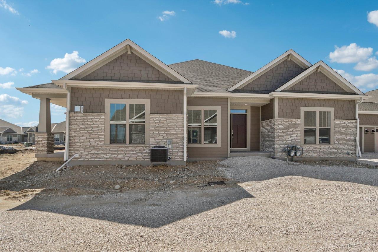 N28W25273 Parkway Ridge, Pewaukee, WI 53072