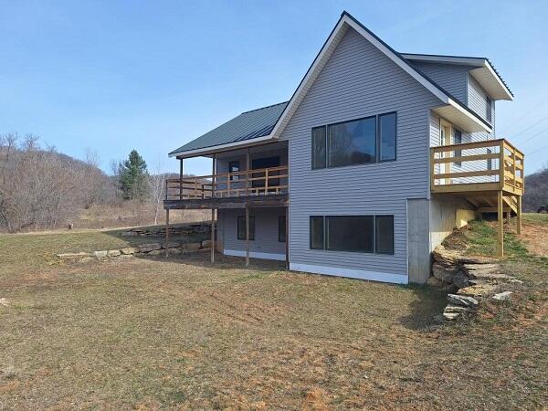 S4985 S Creek Rd, Genoa, WI 54632