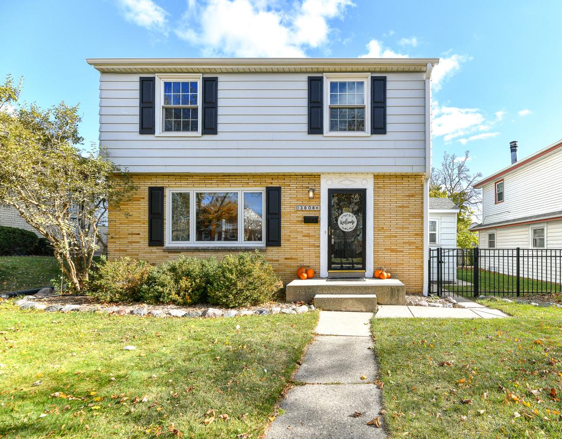 3808 N 100th St, Milwaukee, WI 53222
