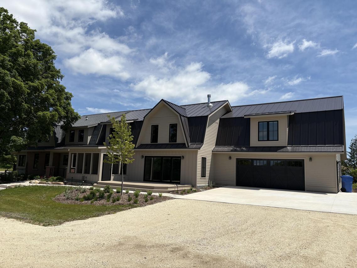 10823 Pleasant Valley, Cedarburg, WI 53012