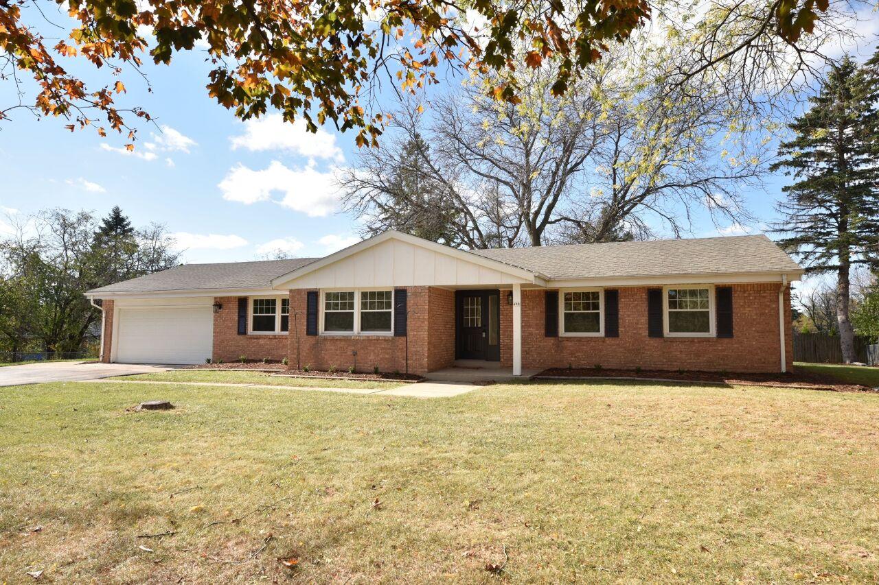 400 W Apple Tree Rd, Glendale, WI 53217