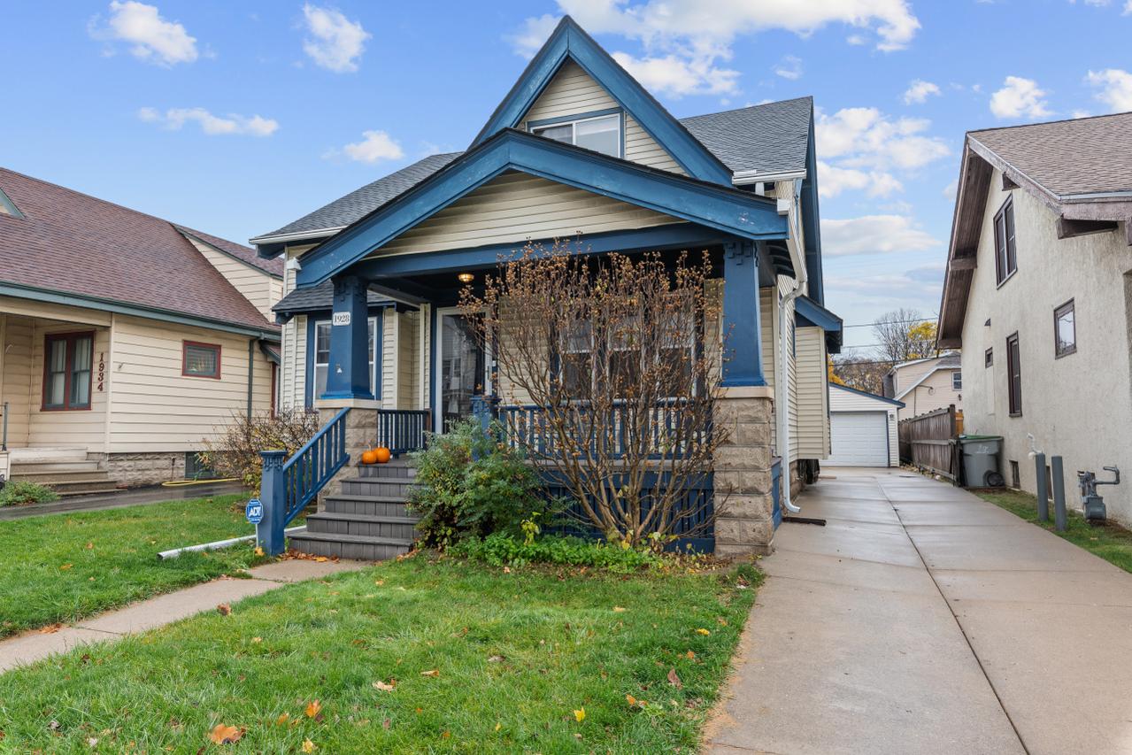 1928 N 55th St, Milwaukee, WI 53208