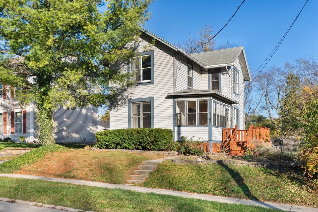 115 Hyde Park, Waukesha, WI 53188