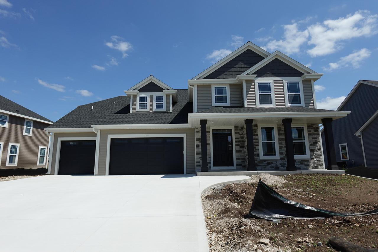 1581 Creekview Ln, Oconomowoc, WI 53066