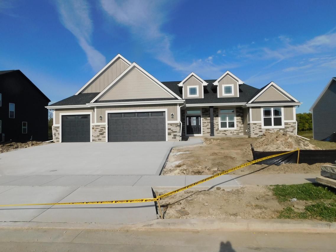 875 Kohlwey Dr, Grafton, WI 53024