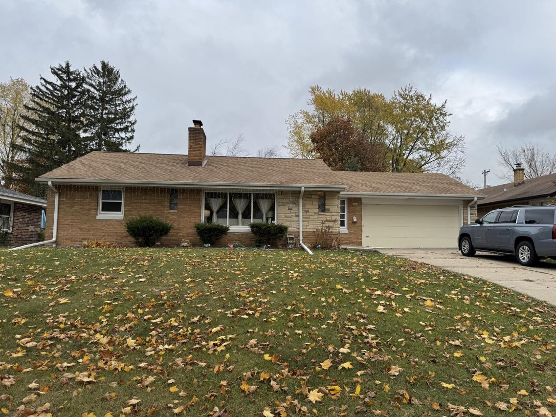 2344 N 116th St, Wauwatosa, WI 53226