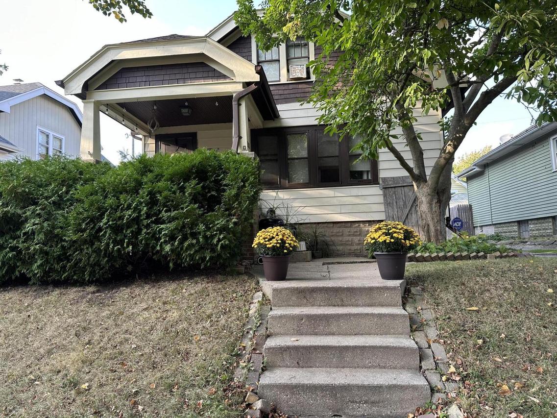 6508 Powell Pl #6508A, Wauwatosa, WI 53213