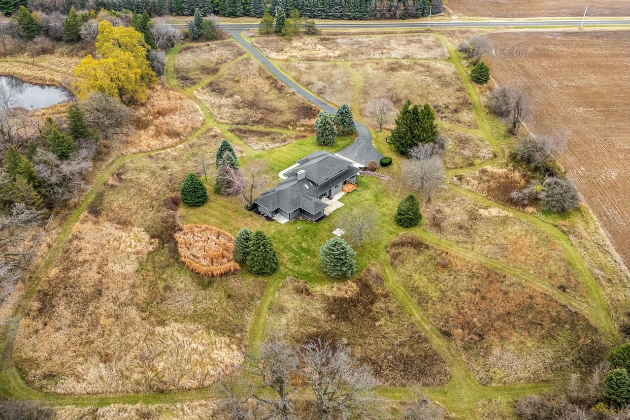 N1825 Townhall Rd, Walworth, WI 53184