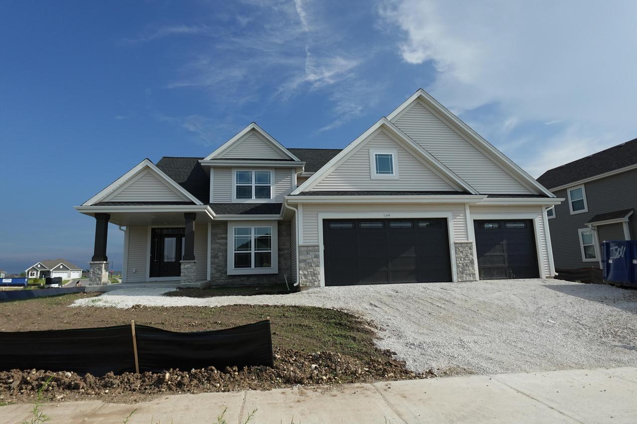 1299 Violet St, Oconomowoc, WI 53066
