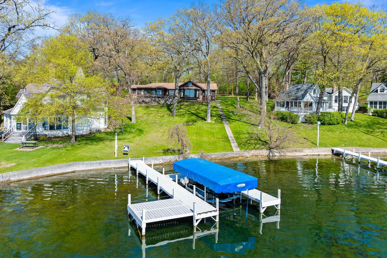2572 N North Shore, Delavan, WI 53115