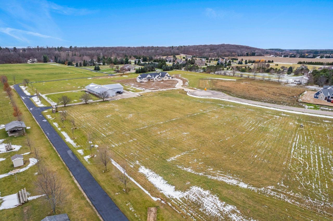 W302N7510 Canter Ct #Lt2, Merton, WI 53029