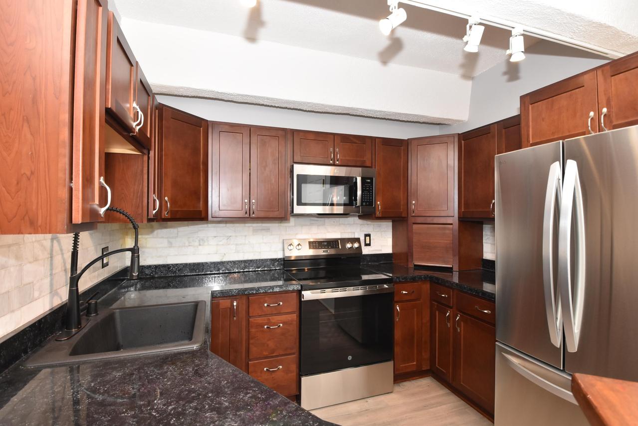 270 E Highland Ave #512, Milwaukee, WI 53202