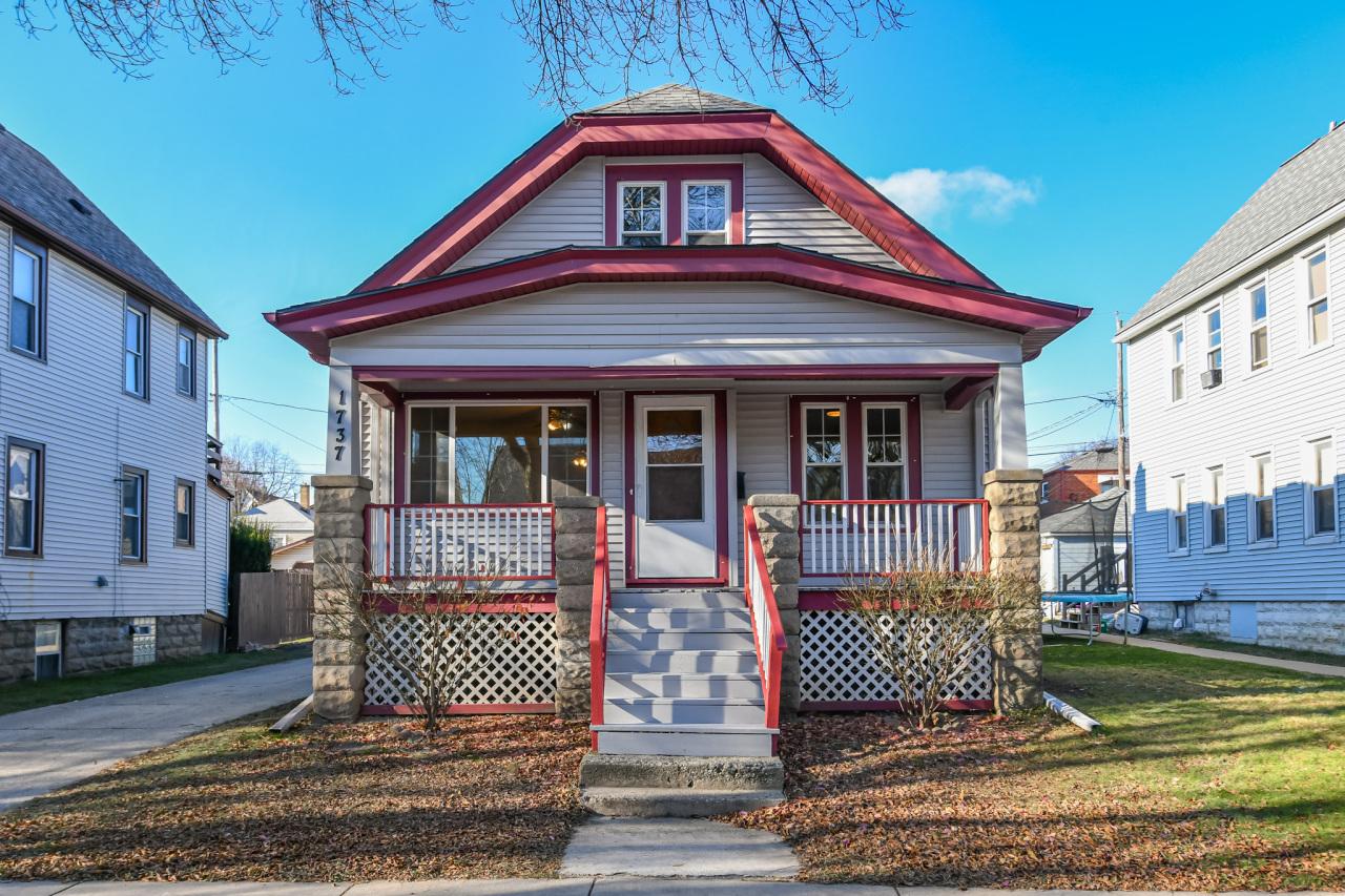 1737 S 64th St, West Allis, WI 53214