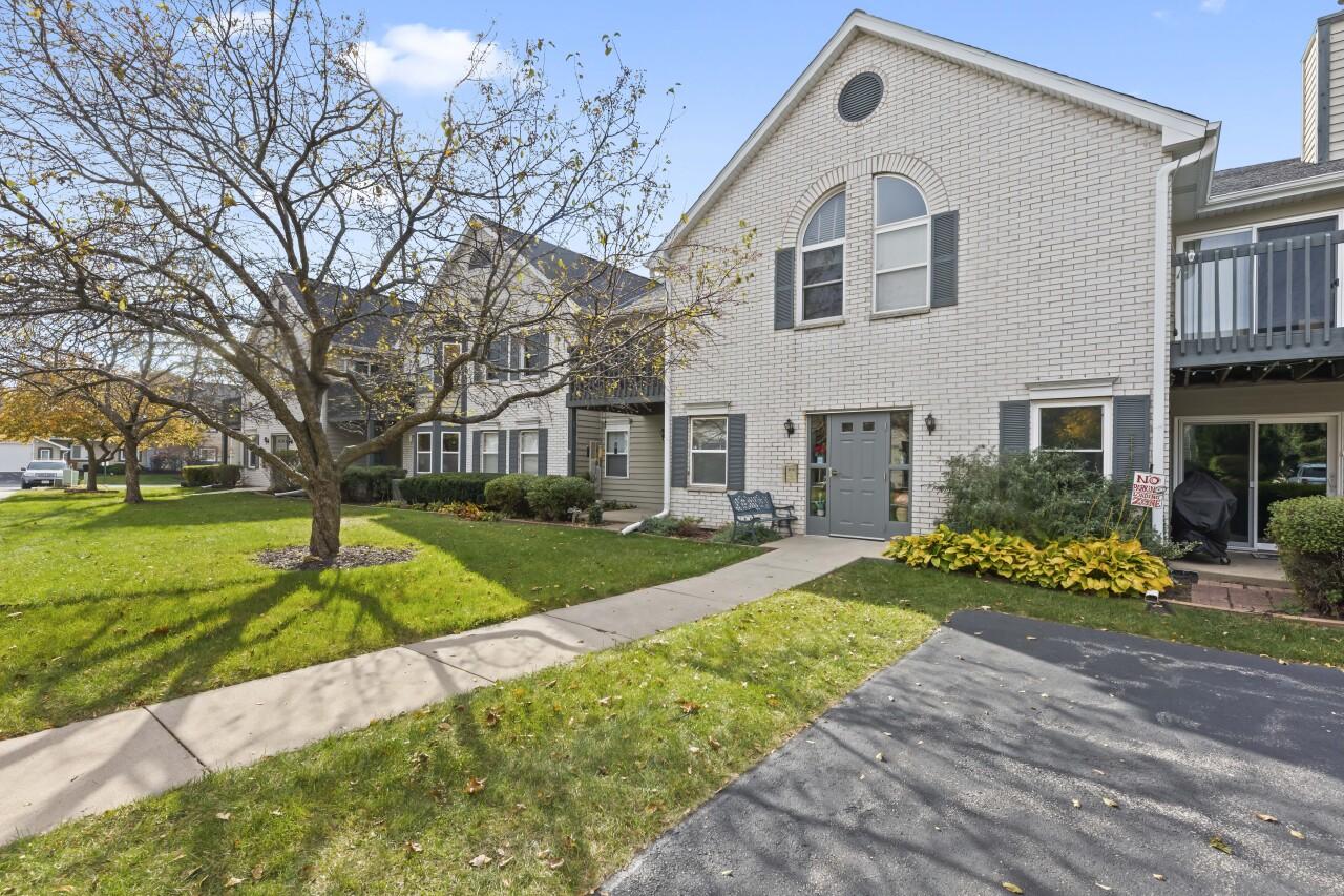 N25W24069 River Park #14, Pewaukee, WI 53072