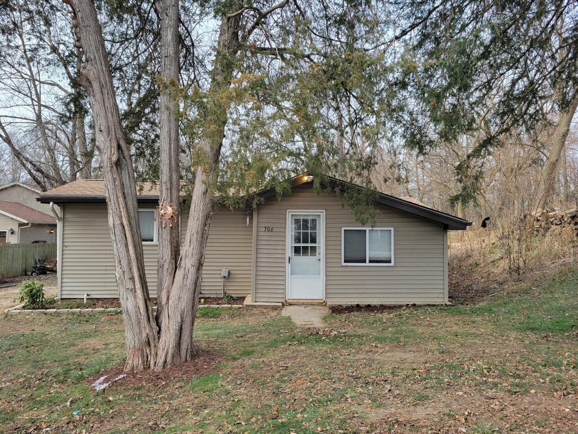 306 Shore Dr, Palmyra, WI 53156
