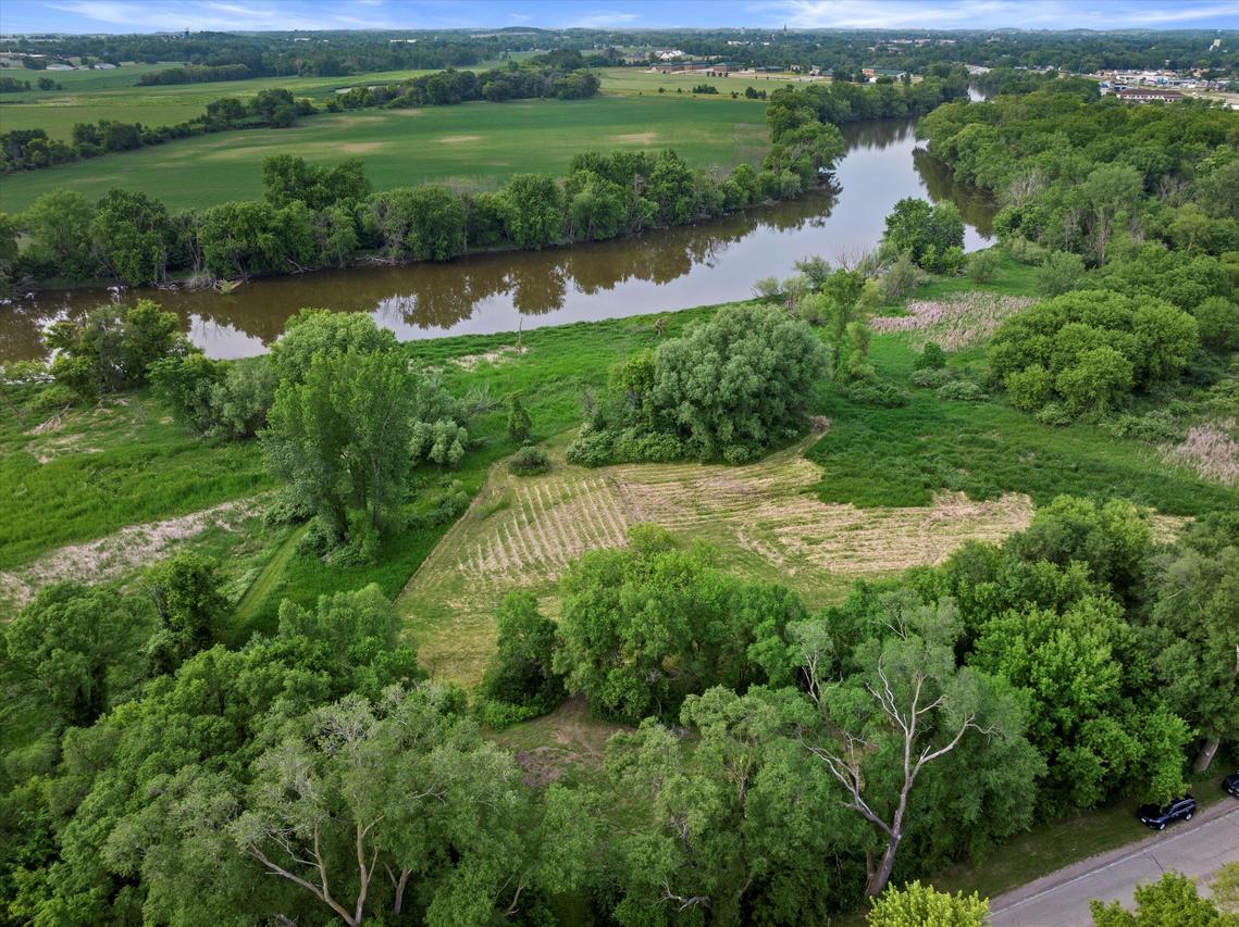 N8815 Jefferson Rd, Watertown, WI 53094