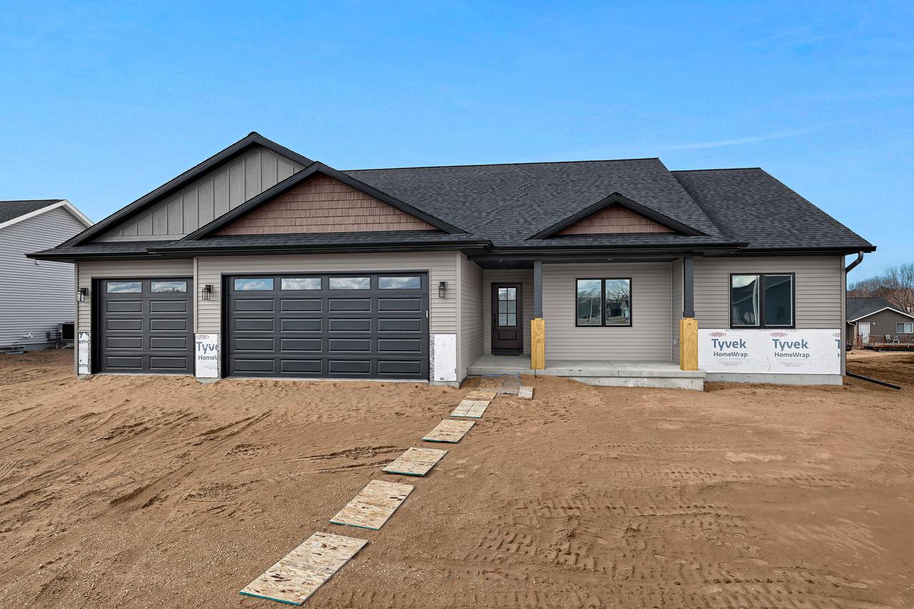 820 Crockett Dr, Holmen, WI 54636