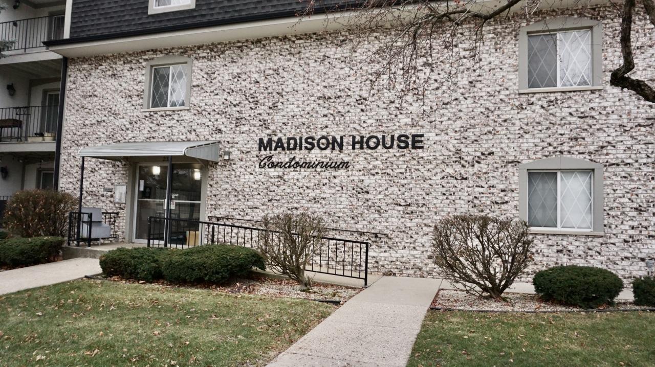 121 W North St #35, Waukesha, WI 53188