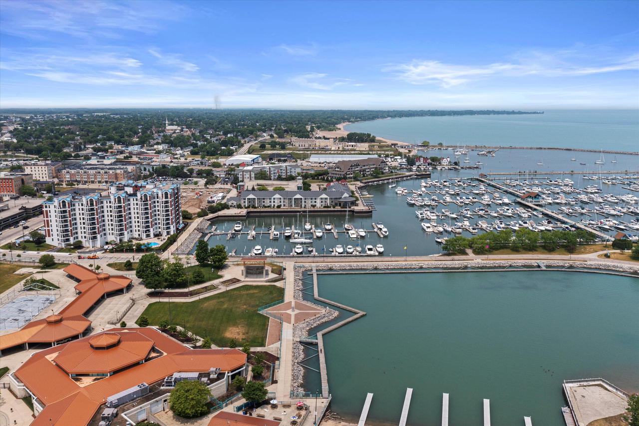 333 Lake Ave #309, Racine, WI 53403