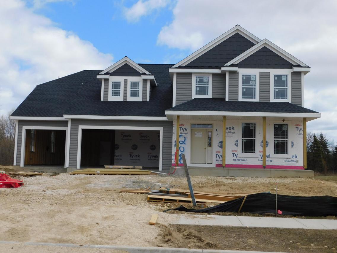 208 Candleberry Ln, Grafton, WI 53024
