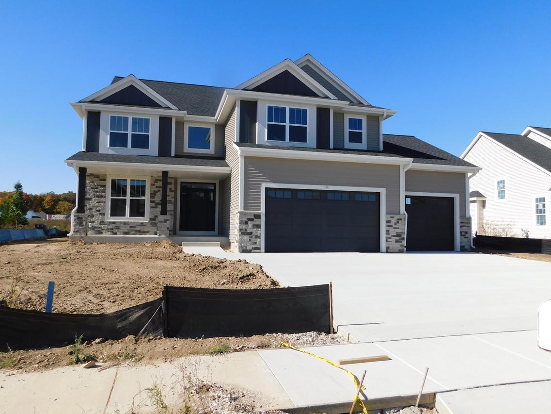 209 Candleberry Ln, Grafton, WI 53024