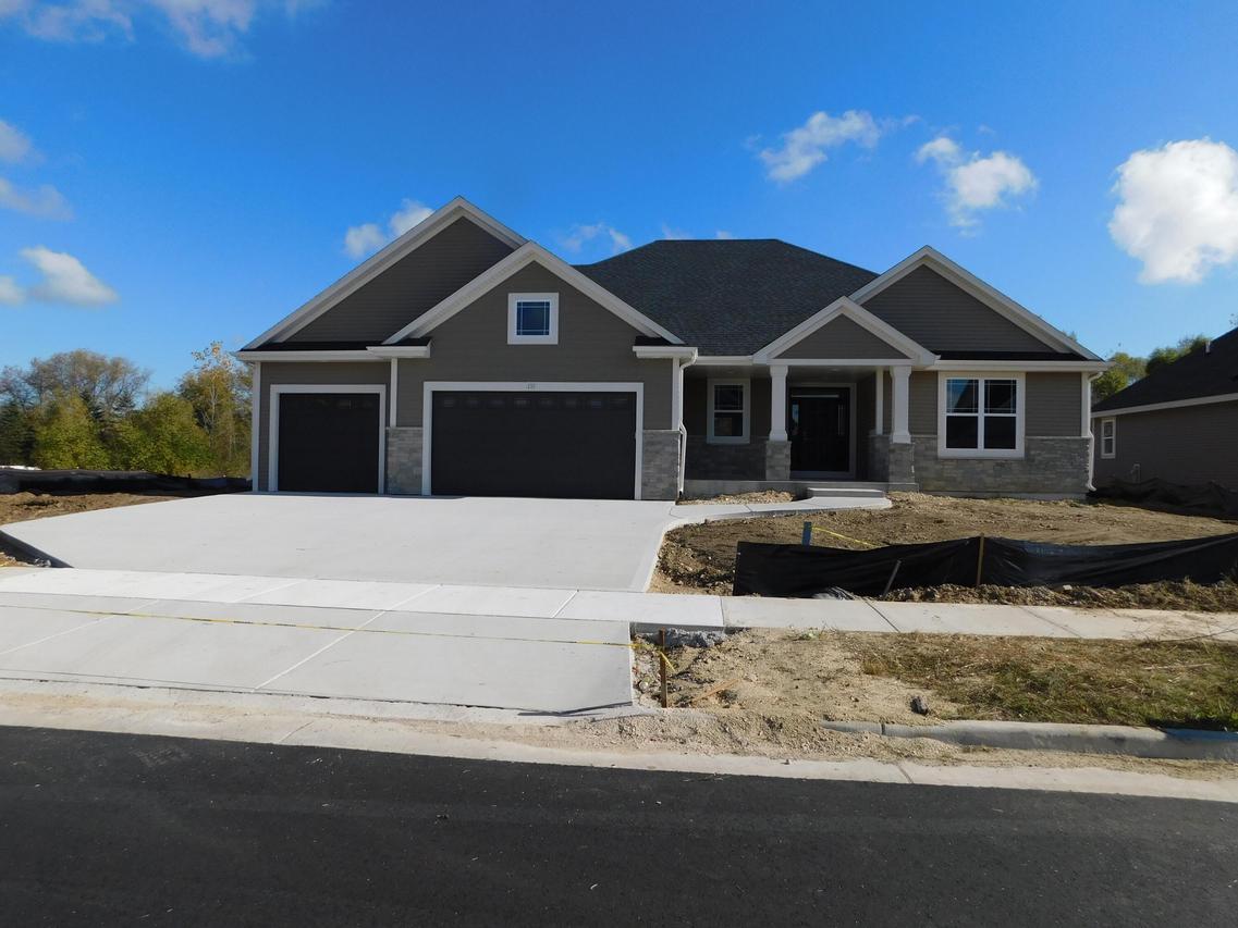 232 Candleberry Ln, Grafton, WI 53024