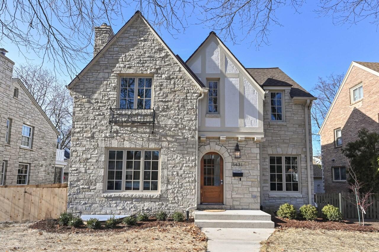 5431 N Diversey Blvd, Whitefish Bay, WI 53217