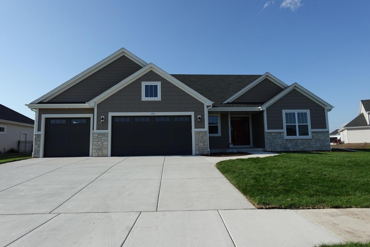 1630 Creekview Ln, Oconomowoc, WI 53066